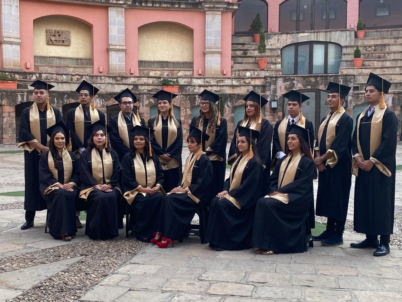 Integrantes de la primera generación del TSU-CHM